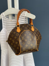 Lade das Bild in den Galerie-Viewer, LOUIS VUITTON ELLIPSE PM
