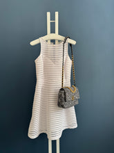 Lade das Bild in den Galerie-Viewer, CHANEL 19 SMALL
