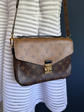 Lade das Bild in den Galerie-Viewer, LOUIS VUITTON MÉTIS REVERSE
