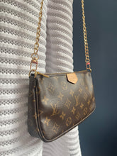 Lade das Bild in den Galerie-Viewer, LOUIS VUITTON POCHETTE
