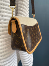 Lade das Bild in den Galerie-Viewer, LOUIS VUITTON DIANE COZYGRAM
