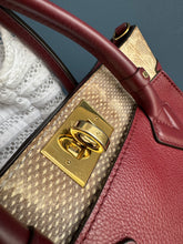 Lade das Bild in den Galerie-Viewer, LOUIS VUITTON ON MY SIDE PM
