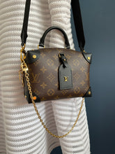 Lade das Bild in den Galerie-Viewer, LOUIS VUITTON PETITE MALLE SOUPLE
