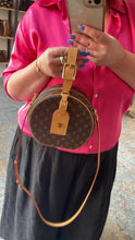 Lade das Bild in den Galerie-Viewer, LOUIS VUITTON PETITE BOITE CHAPEAU
