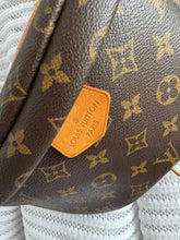 Lade das Bild in den Galerie-Viewer, LOUIS VUITTON BUMBAG
