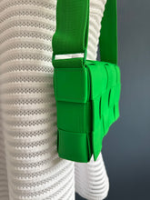 Lade das Bild in den Galerie-Viewer, BOTTEGA VENETA CASSETTE

