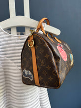 Lade das Bild in den Galerie-Viewer, LOUIS VUITTON WORLD TOUR SPEEDY 30
