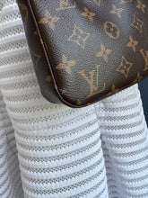 Lade das Bild in den Galerie-Viewer, LOUIS VUITTON POCHETTE ACCESSOIRES
