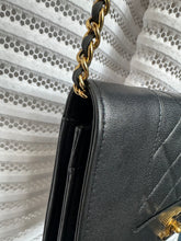 Lade das Bild in den Galerie-Viewer, CHANEL MADEMOISELLE WOC
