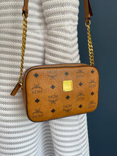 Lade das Bild in den Galerie-Viewer, MCM CAMERA BAG

