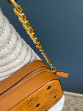 Lade das Bild in den Galerie-Viewer, MCM CAMERA BAG
