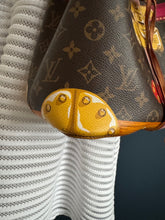 Lade das Bild in den Galerie-Viewer, LOUIS VUITTON NÉONOÉ SUMMER TRUNK
