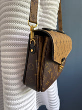 Lade das Bild in den Galerie-Viewer, LOUIS VUITTON MÉTIS REVERSE
