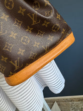 Lade das Bild in den Galerie-Viewer, LOUIS VUITTON PETIT NOÉ
