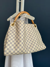 Lade das Bild in den Galerie-Viewer, LOUIS VUITTON ATRSY MM
