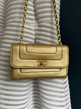 Lade das Bild in den Galerie-Viewer, CHANEL VINTAGE FLAP BAG
