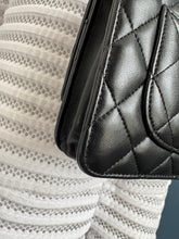 Lade das Bild in den Galerie-Viewer, CHANEL WOC
