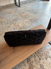 Lade das Bild in den Galerie-Viewer, YSL SADE PUFFER CLUTCH
