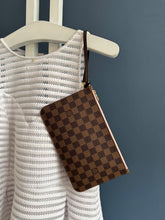Lade das Bild in den Galerie-Viewer, LOUIS VUITTON CLUTCH
