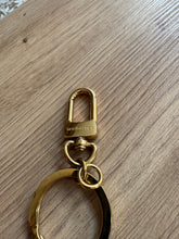 Lade das Bild in den Galerie-Viewer, LOUIS VUITTON ANHÄNGER
