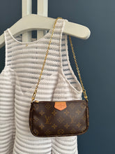 Lade das Bild in den Galerie-Viewer, LOUIS VUITTON MINI POCHETTE
