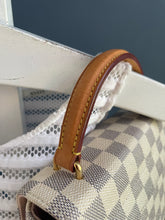 Lade das Bild in den Galerie-Viewer, LOUIS VUITTON CROISETTE
