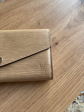 Lade das Bild in den Galerie-Viewer, LOUIS VUITTON SARAH GELDBÖRSE
