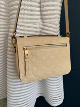 Lade das Bild in den Galerie-Viewer, LOUIS VUITTON MÉTIS CRÉME EMPREINTE

