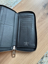 Lade das Bild in den Galerie-Viewer, LOUIS VUITTON ZIPPY VERTICAL
