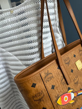 Lade das Bild in den Galerie-Viewer, MCM TONI SHOPPER
