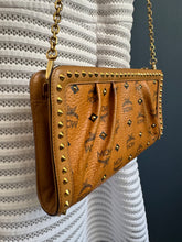 Lade das Bild in den Galerie-Viewer, MCM CLUTCH
