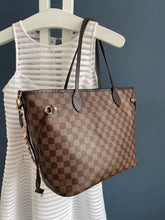 Lade das Bild in den Galerie-Viewer, LOUIS VUITTON NEVERFULL  MIT SCHULTERRIEMEN
