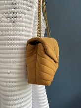 Lade das Bild in den Galerie-Viewer, YSL LOULOU WILDLEDER
