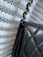 Lade das Bild in den Galerie-Viewer, CHANEL WOC
