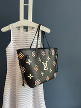 Lade das Bild in den Galerie-Viewer, LOUIS VUITTON NEVERFULL GIANT WILD AT HEART
