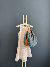 Lade das Bild in den Galerie-Viewer, LOUIS VUITTON MAHINA XL DENIM
