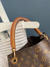 Lade das Bild in den Galerie-Viewer, LOUIS VUITTON ARTSY MM
