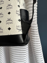 Lade das Bild in den Galerie-Viewer, MCM RUCKSACK MEDIUM
