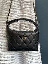 Lade das Bild in den Galerie-Viewer, CHANEL CLASSIC CLUTCH
