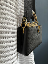 Lade das Bild in den Galerie-Viewer, LOUIS VUITTON MINI CAPUCINES PYTHON
