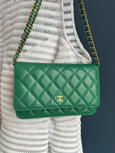 Lade das Bild in den Galerie-Viewer, CHANEL WOC
