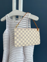 Lade das Bild in den Galerie-Viewer, LOUIS VUITTON CLUTCH
