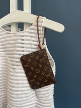 Lade das Bild in den Galerie-Viewer, LOUIS VUITTON LOOP HOBO
