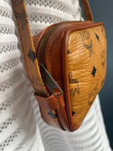 Lade das Bild in den Galerie-Viewer, MCM VINTAGE MINI CROSSBODY
