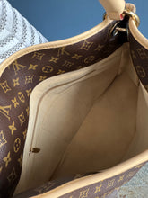 Lade das Bild in den Galerie-Viewer, LOUIS VUITTON ARTSY MM
