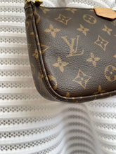 Lade das Bild in den Galerie-Viewer, LOUIS VUITTON POCHETTE
