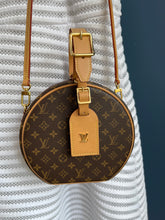 Lade das Bild in den Galerie-Viewer, LOUIS VUITTON PETITE BOITE CHAPEAU
