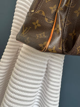 Lade das Bild in den Galerie-Viewer, LOUIS VUITTON MANHATTAN
