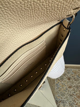 Lade das Bild in den Galerie-Viewer, VALENTINO GARAVANI ROCKSTUD MINI BAG
