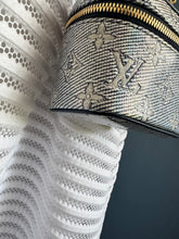 Lade das Bild in den Galerie-Viewer, LOUIS VUITTON MICRO VANITY
